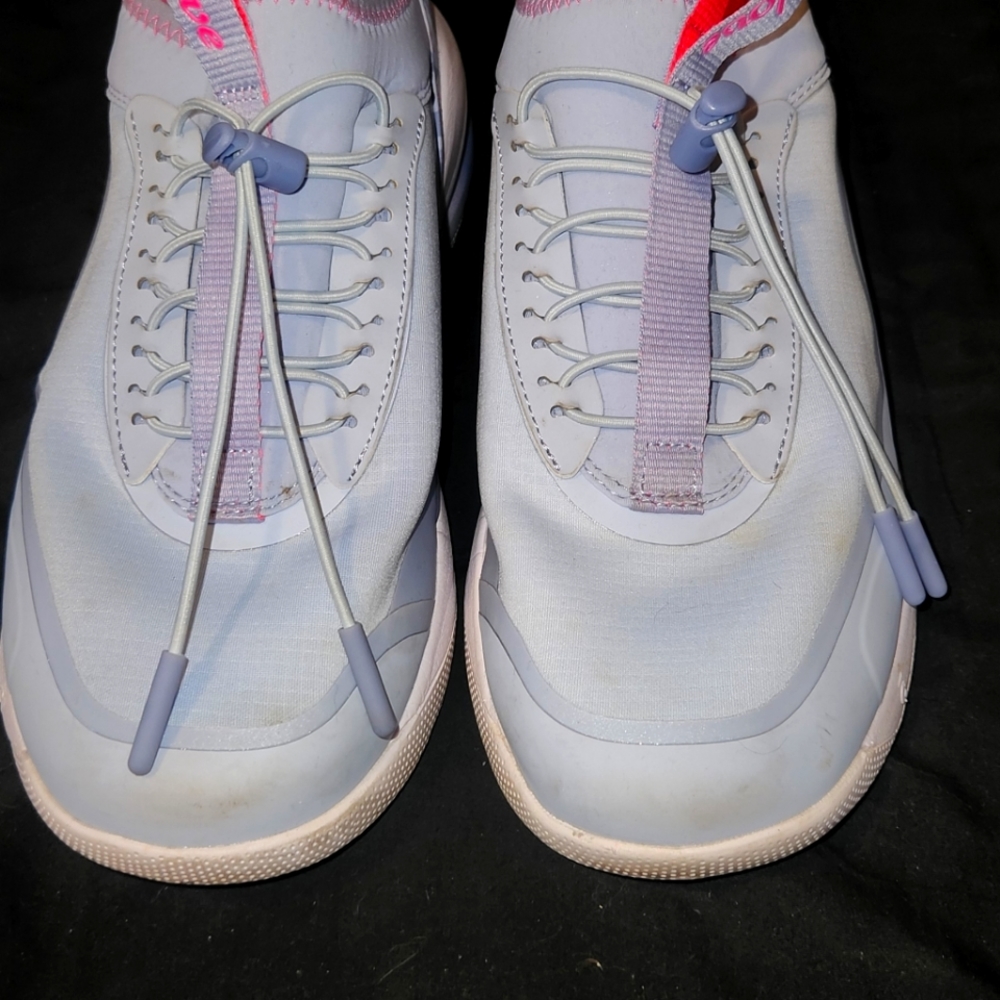 clove shoes